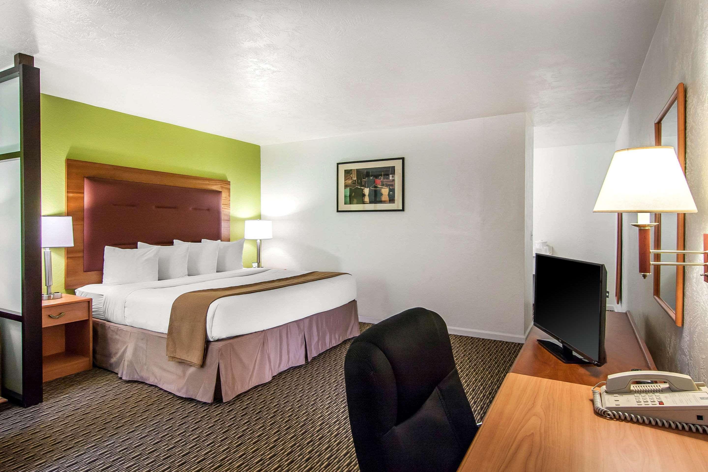 Quality Inn & Suites At Coos Bay North Bend Bagian luar foto