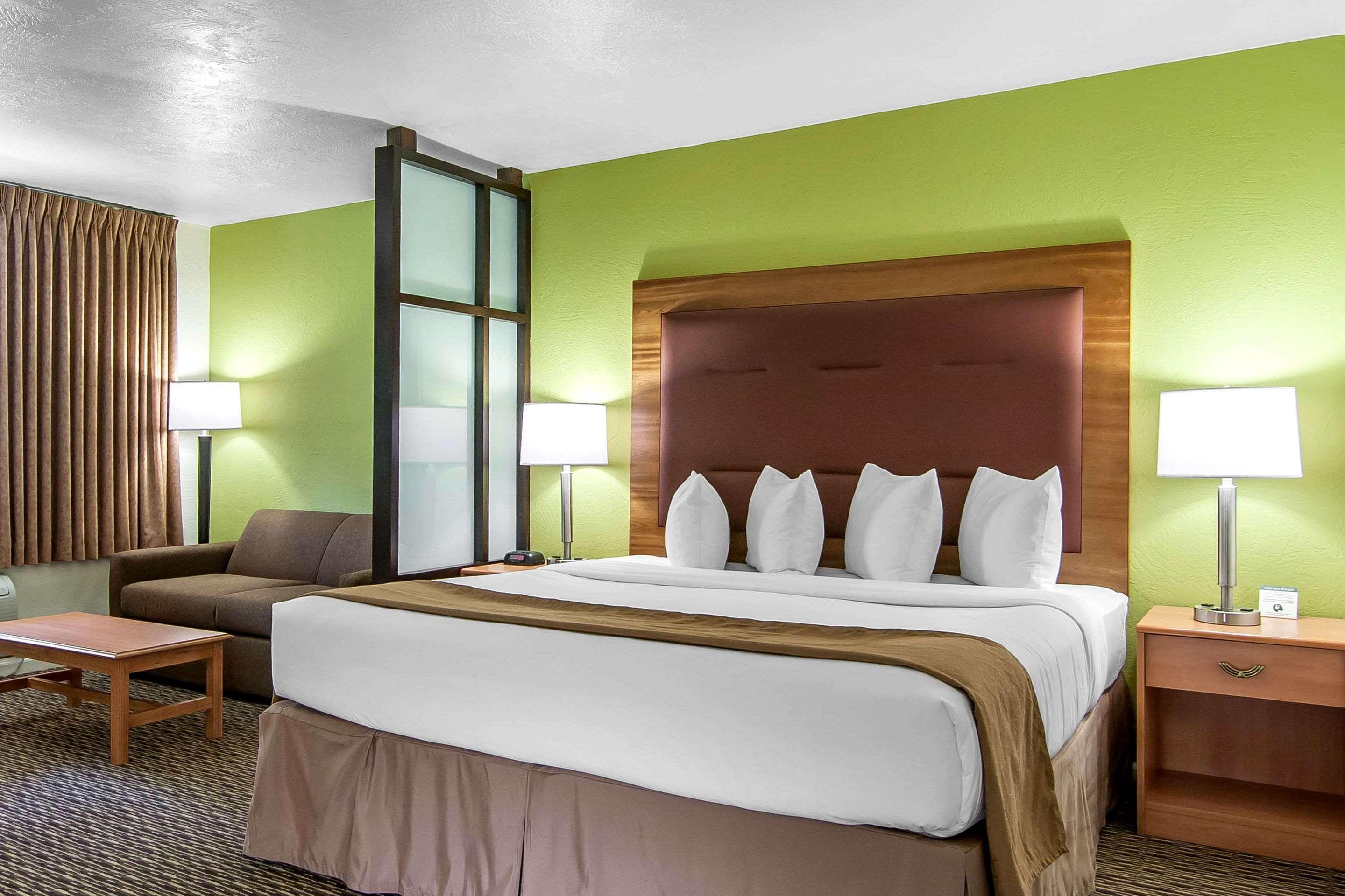 Quality Inn & Suites At Coos Bay North Bend Bagian luar foto