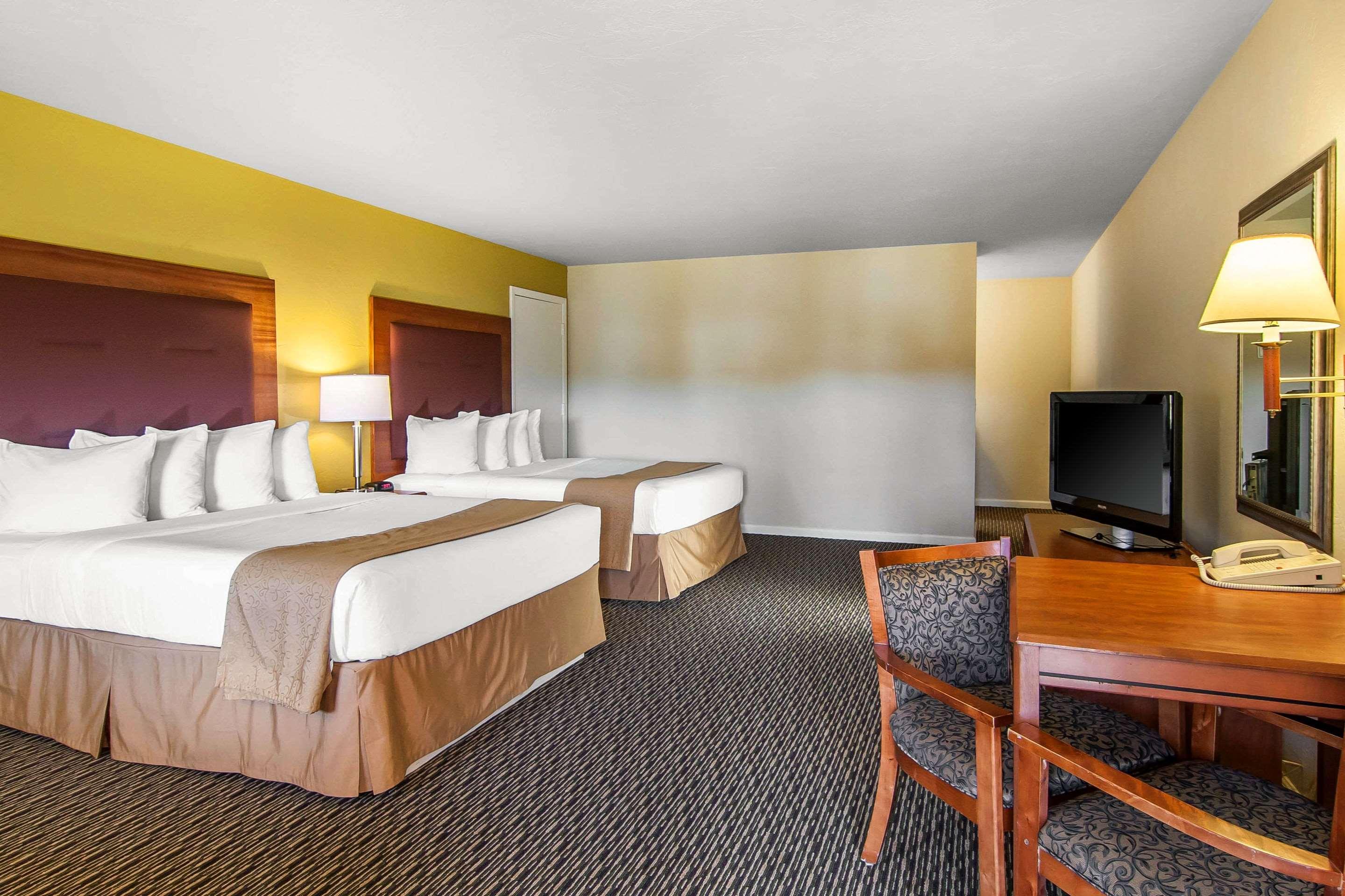 Quality Inn & Suites At Coos Bay North Bend Bagian luar foto
