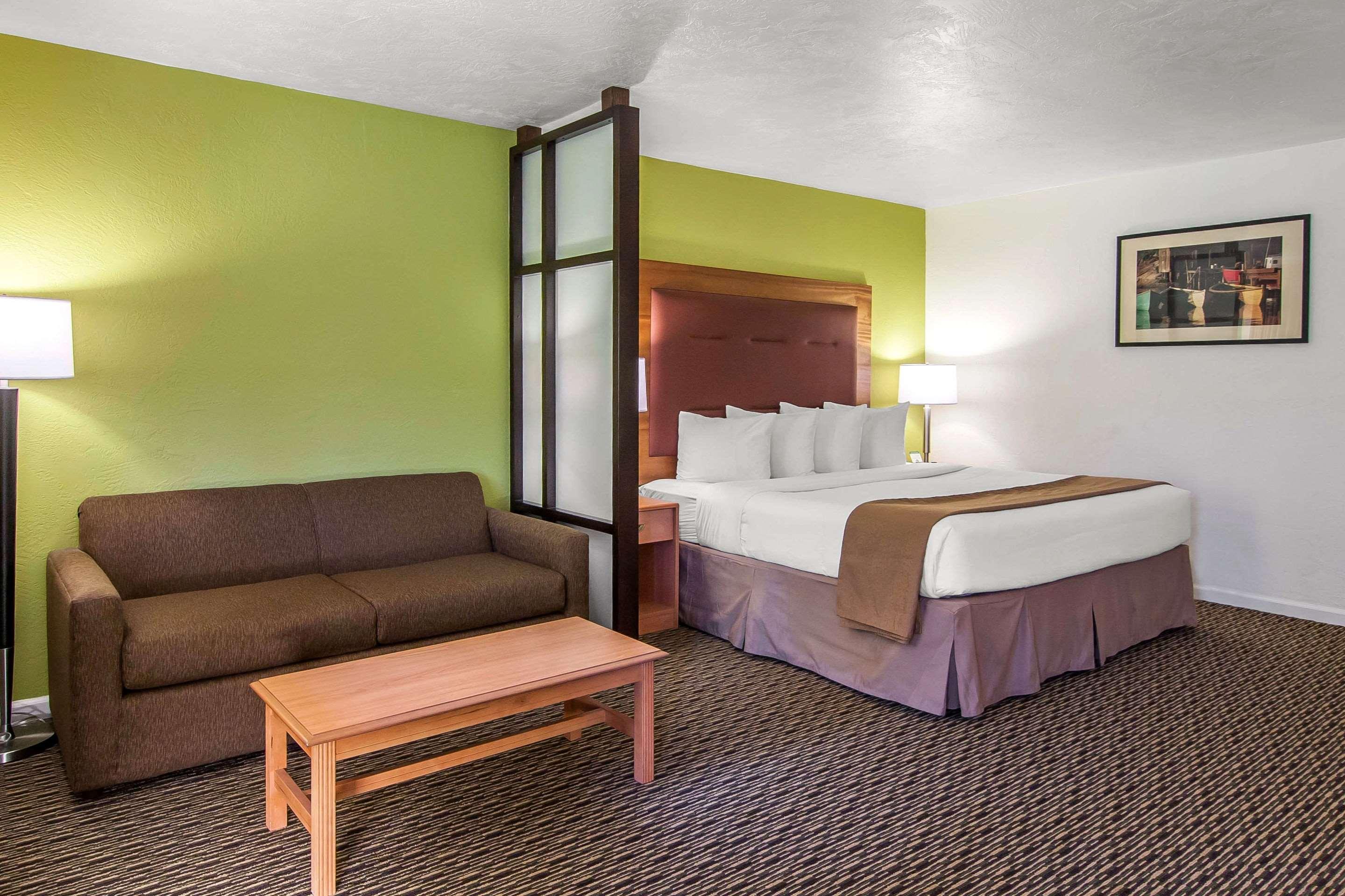 Quality Inn & Suites At Coos Bay North Bend Bagian luar foto