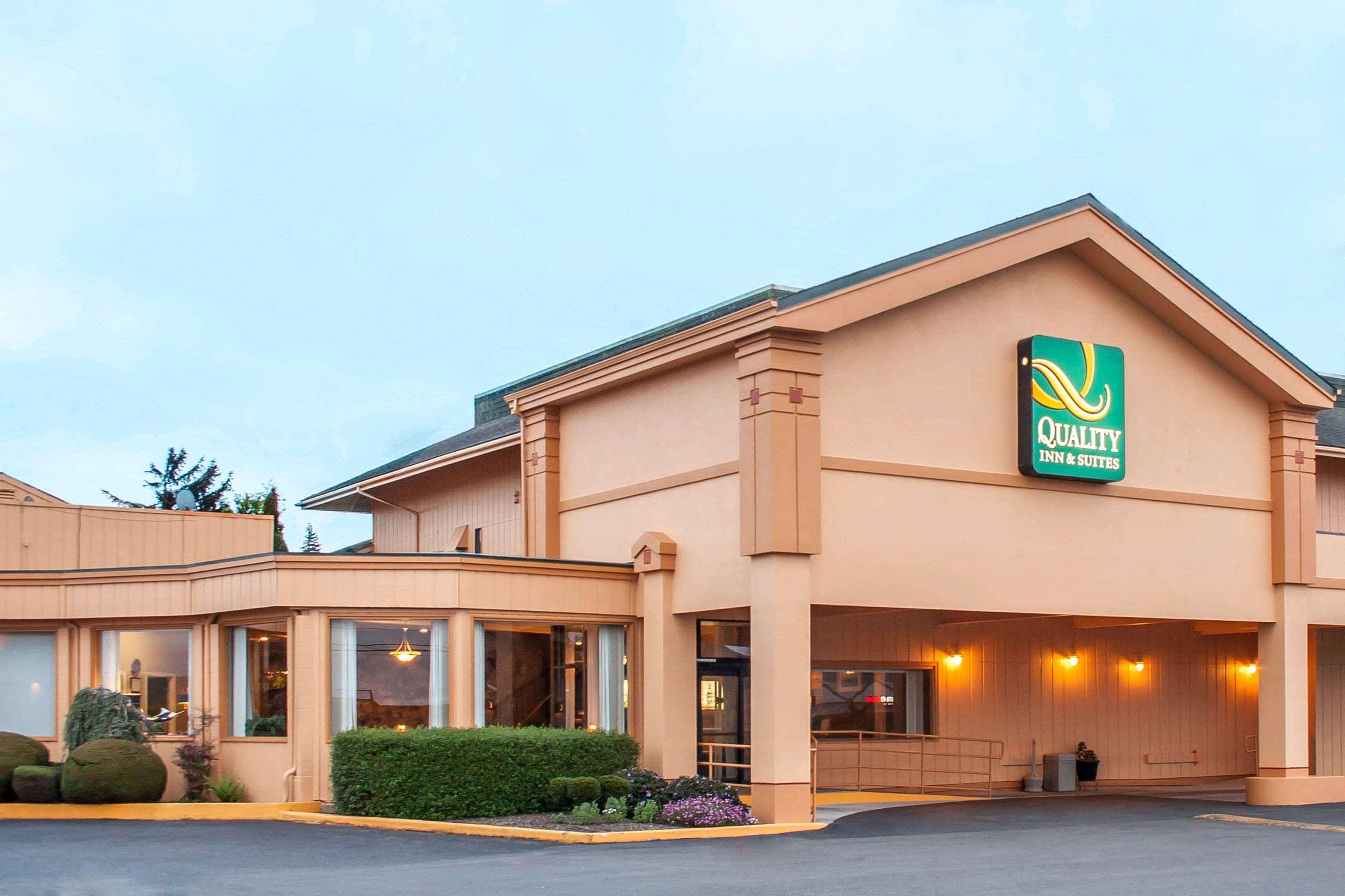 Quality Inn & Suites At Coos Bay North Bend Bagian luar foto