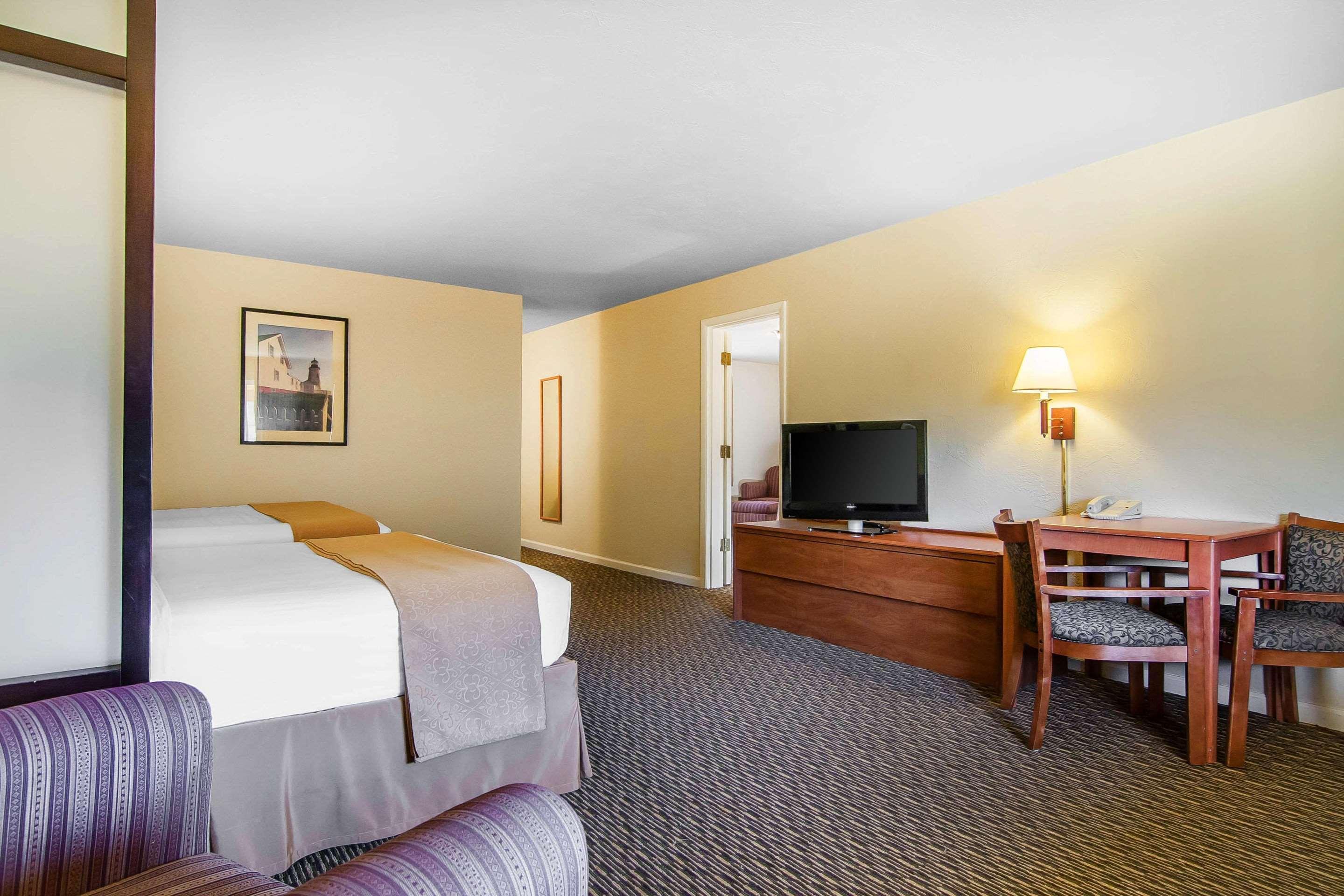 Quality Inn & Suites At Coos Bay North Bend Bagian luar foto