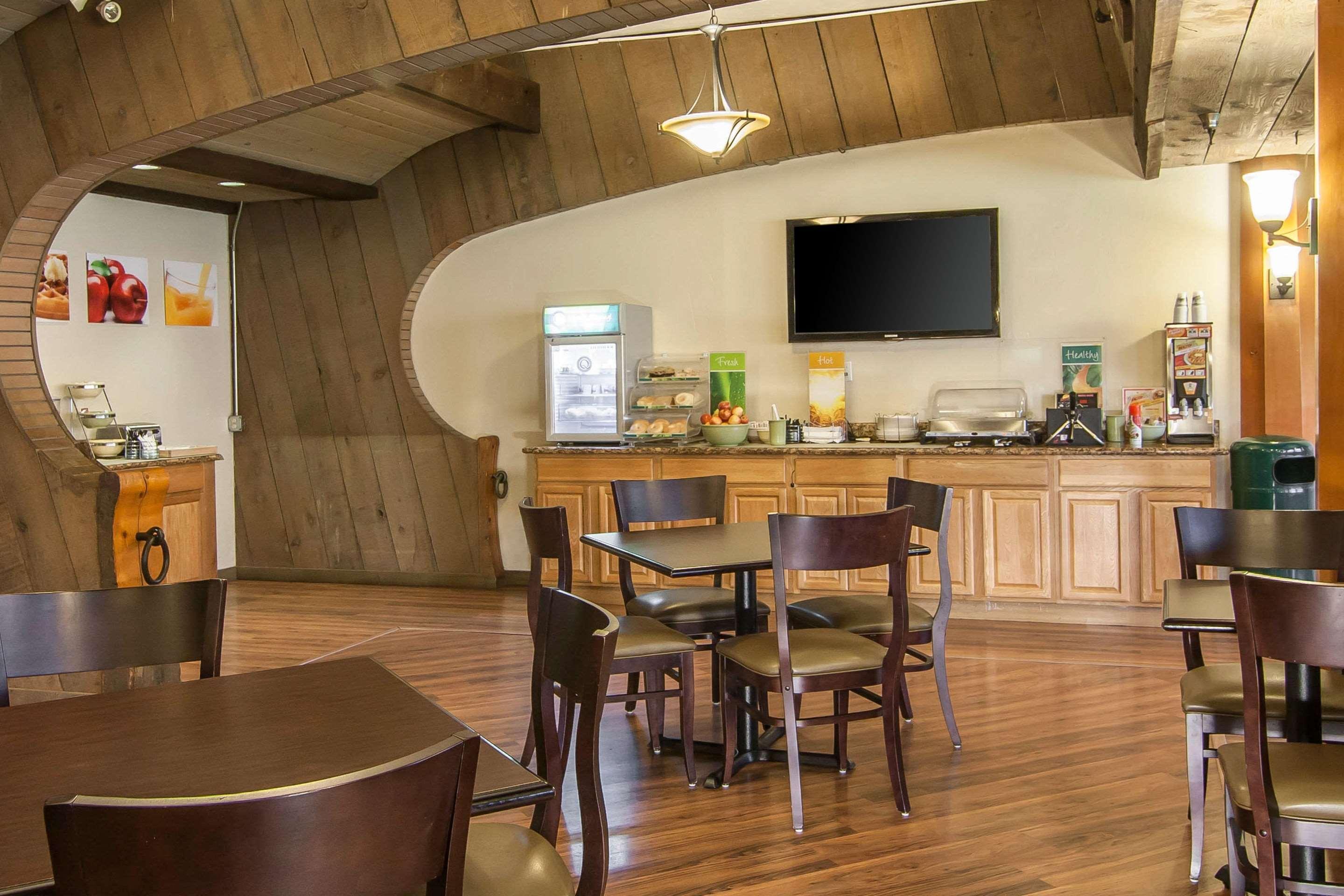 Quality Inn & Suites At Coos Bay North Bend Bagian luar foto