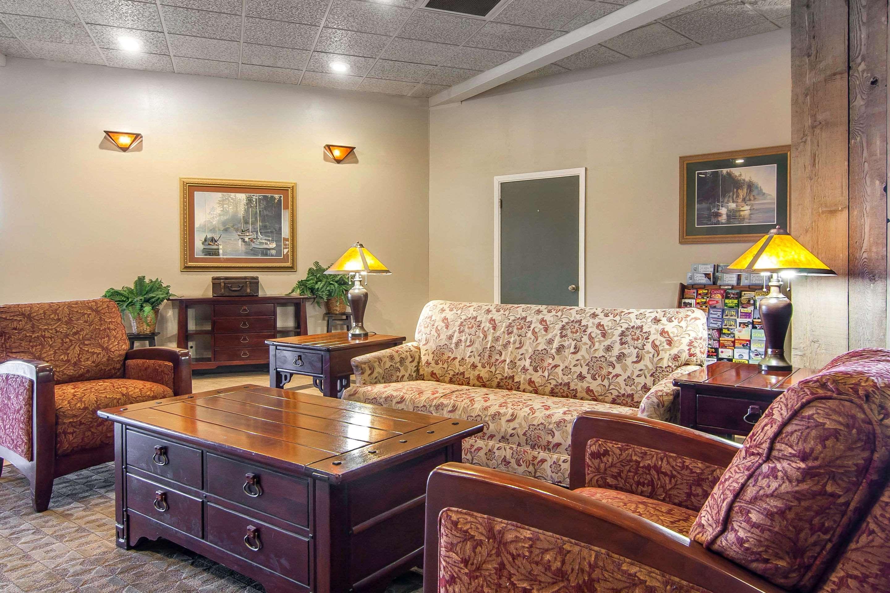 Quality Inn & Suites At Coos Bay North Bend Bagian luar foto