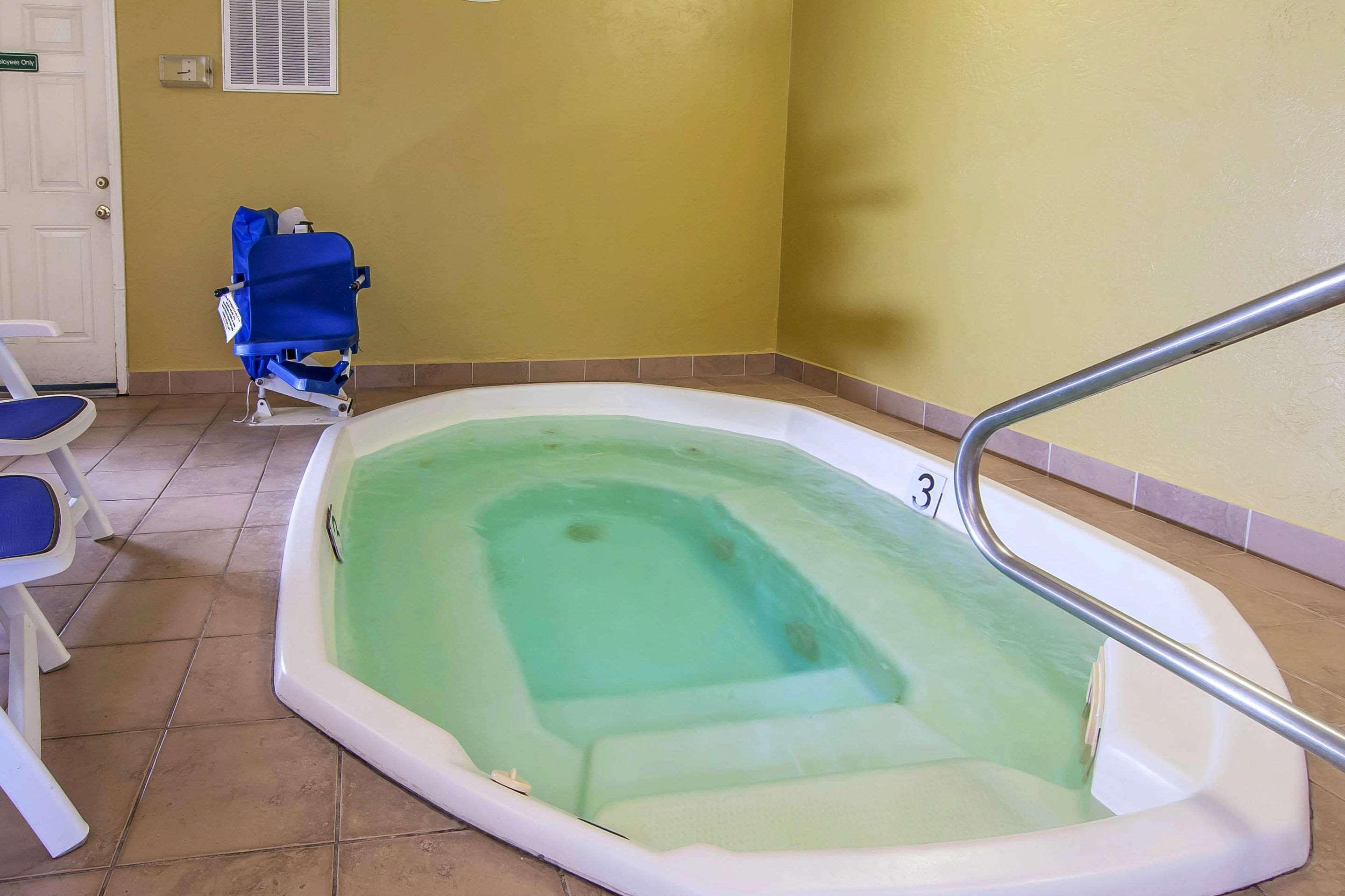 Quality Inn & Suites At Coos Bay North Bend Bagian luar foto