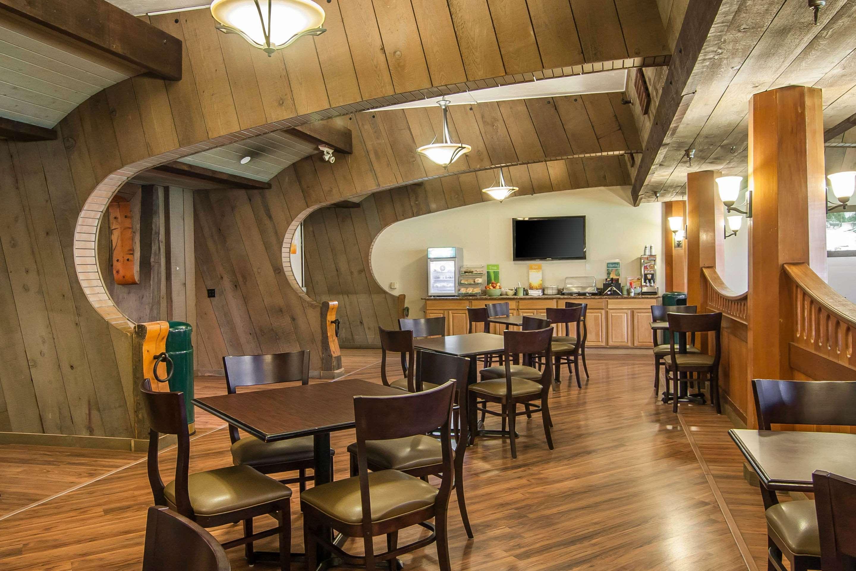 Quality Inn & Suites At Coos Bay North Bend Bagian luar foto