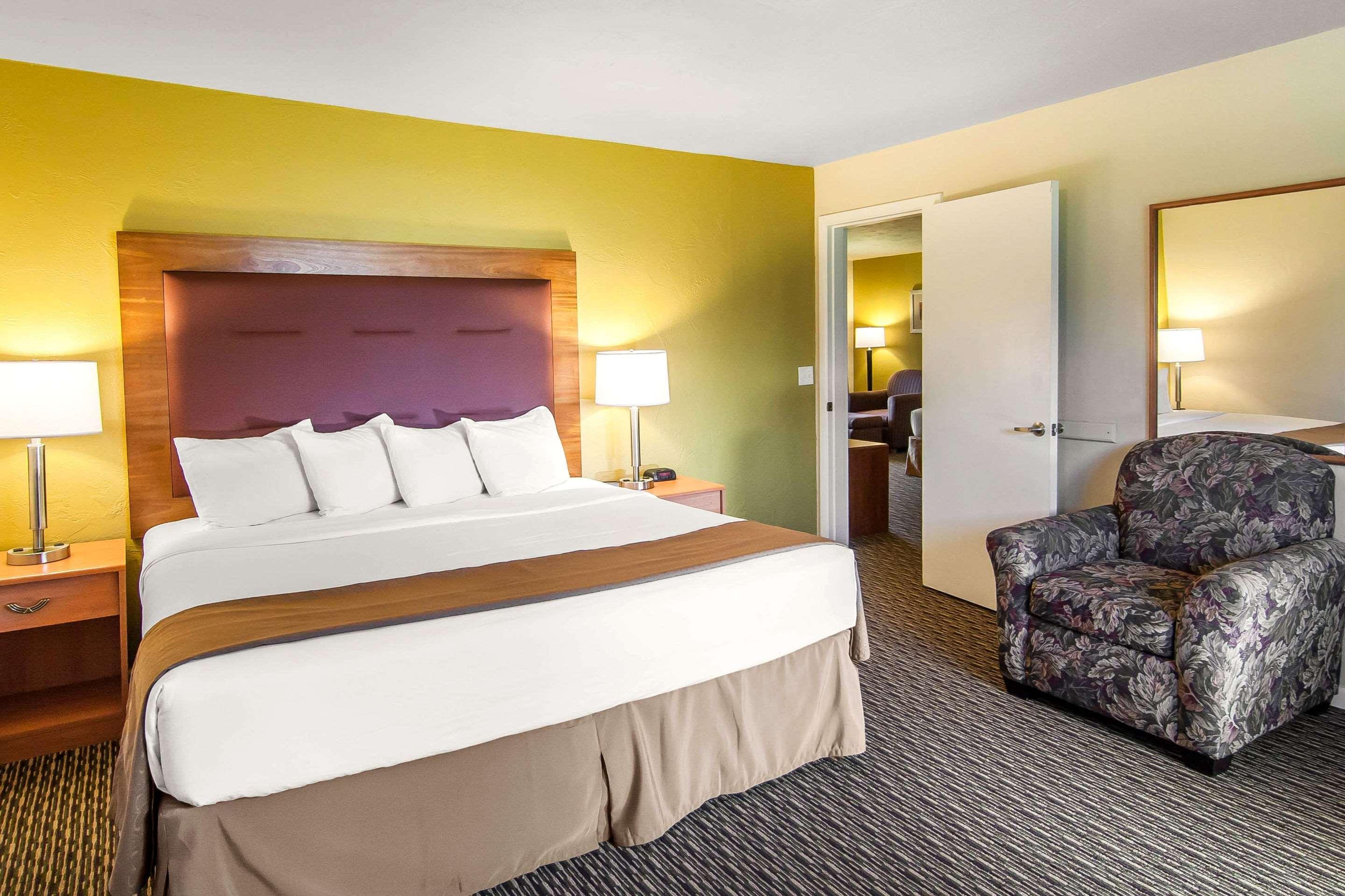 Quality Inn & Suites At Coos Bay North Bend Bagian luar foto