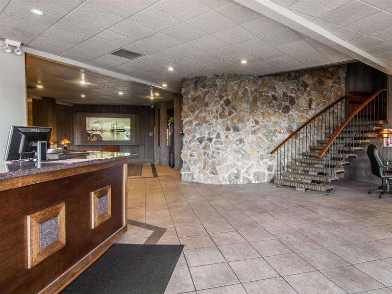 Quality Inn & Suites At Coos Bay North Bend Bagian luar foto