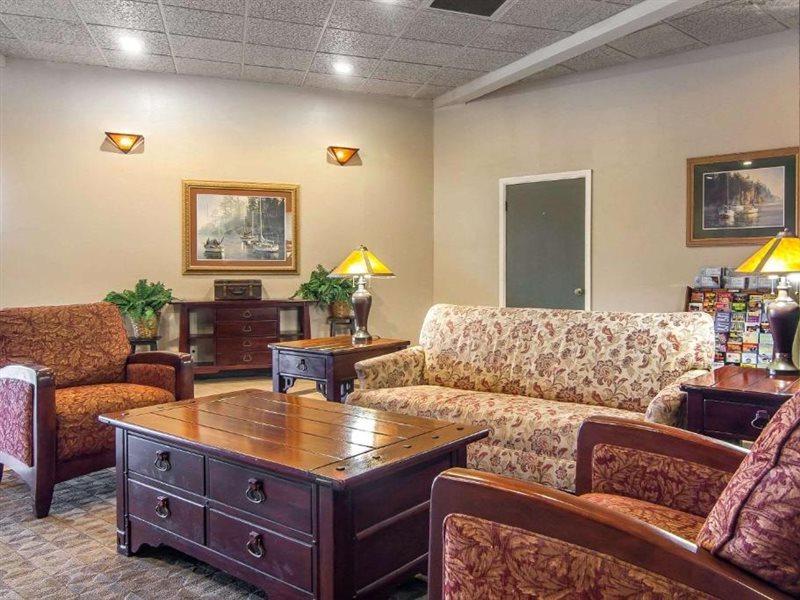 Quality Inn & Suites At Coos Bay North Bend Bagian luar foto
