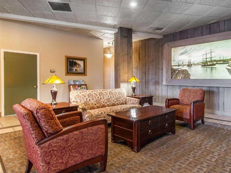 Quality Inn & Suites At Coos Bay North Bend Bagian luar foto