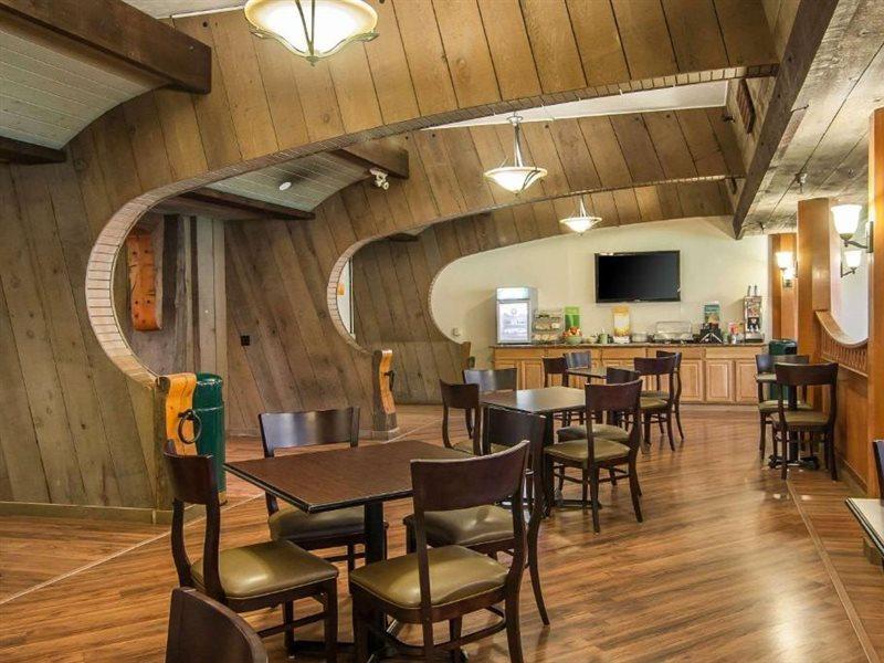 Quality Inn & Suites At Coos Bay North Bend Bagian luar foto