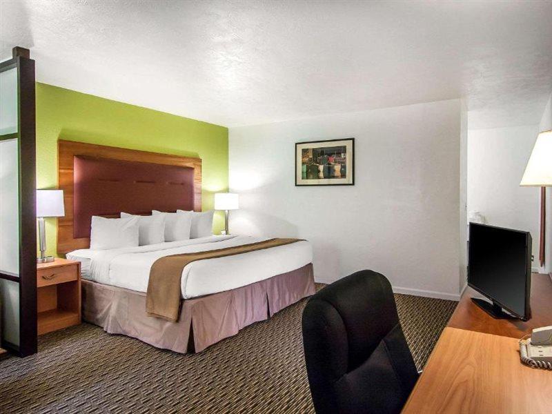 Quality Inn & Suites At Coos Bay North Bend Bagian luar foto