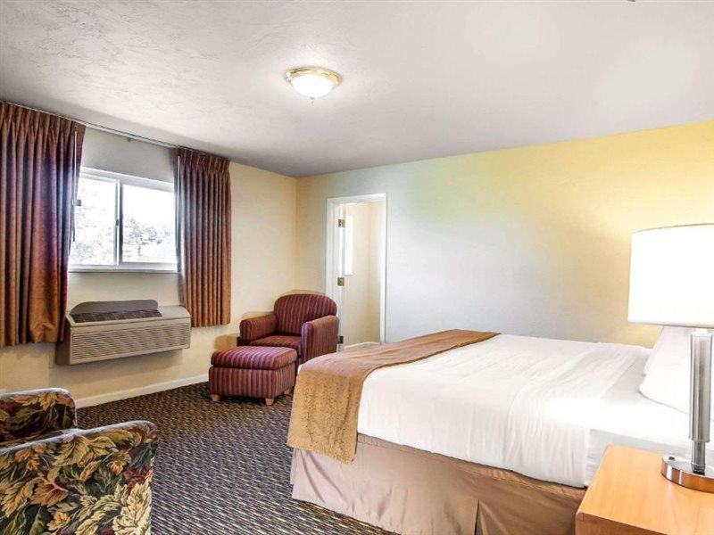 Quality Inn & Suites At Coos Bay North Bend Bagian luar foto