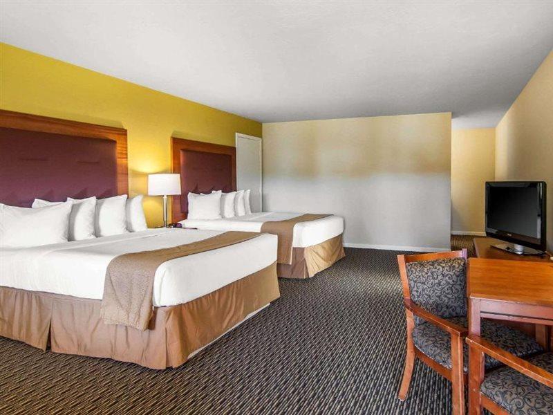 Quality Inn & Suites At Coos Bay North Bend Bagian luar foto