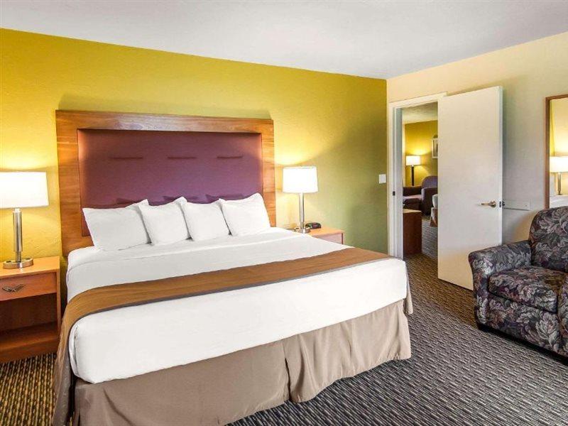Quality Inn & Suites At Coos Bay North Bend Bagian luar foto