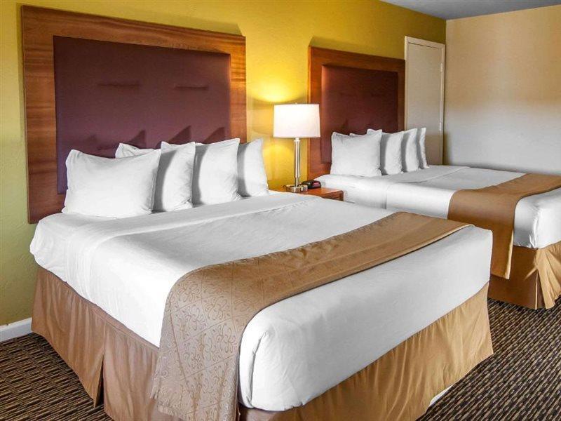 Quality Inn & Suites At Coos Bay North Bend Bagian luar foto