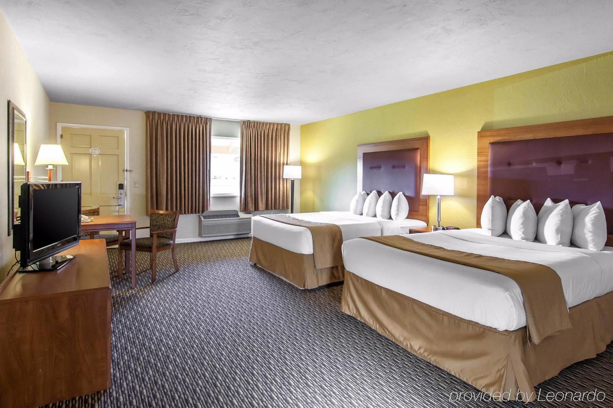 Quality Inn & Suites At Coos Bay North Bend Bagian luar foto