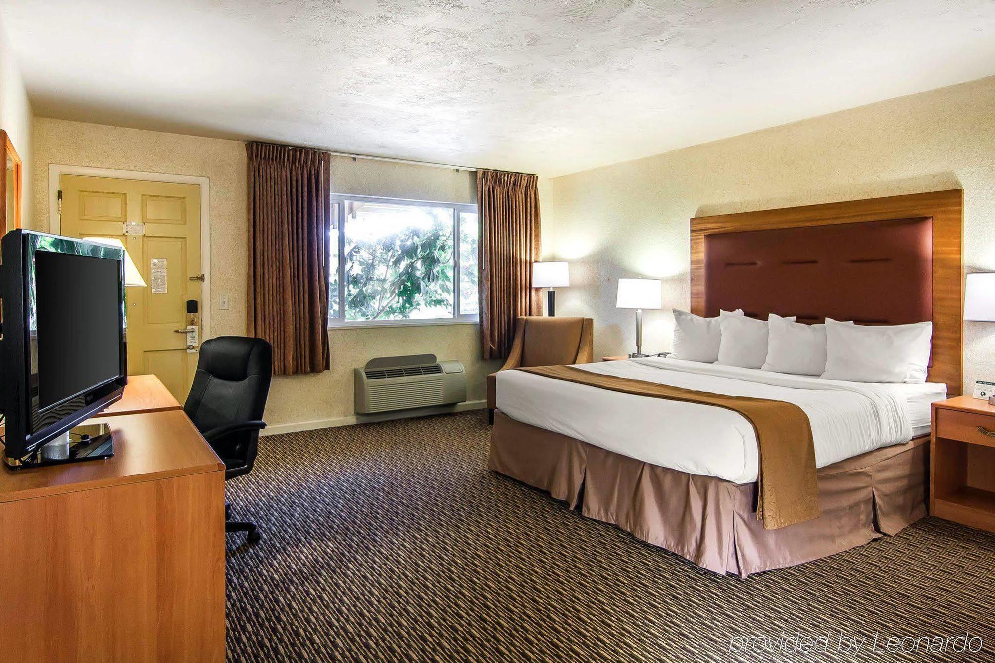 Quality Inn & Suites At Coos Bay North Bend Bagian luar foto