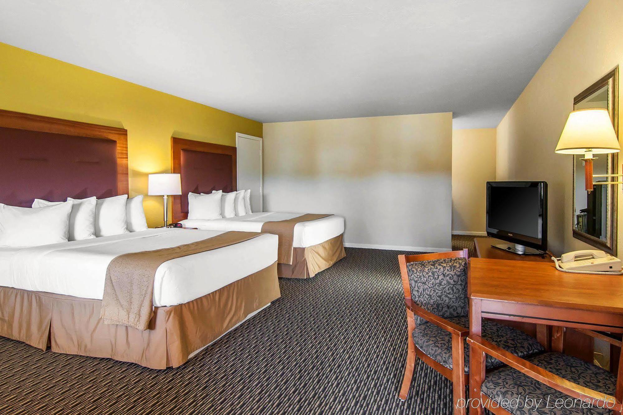 Quality Inn & Suites At Coos Bay North Bend Bagian luar foto