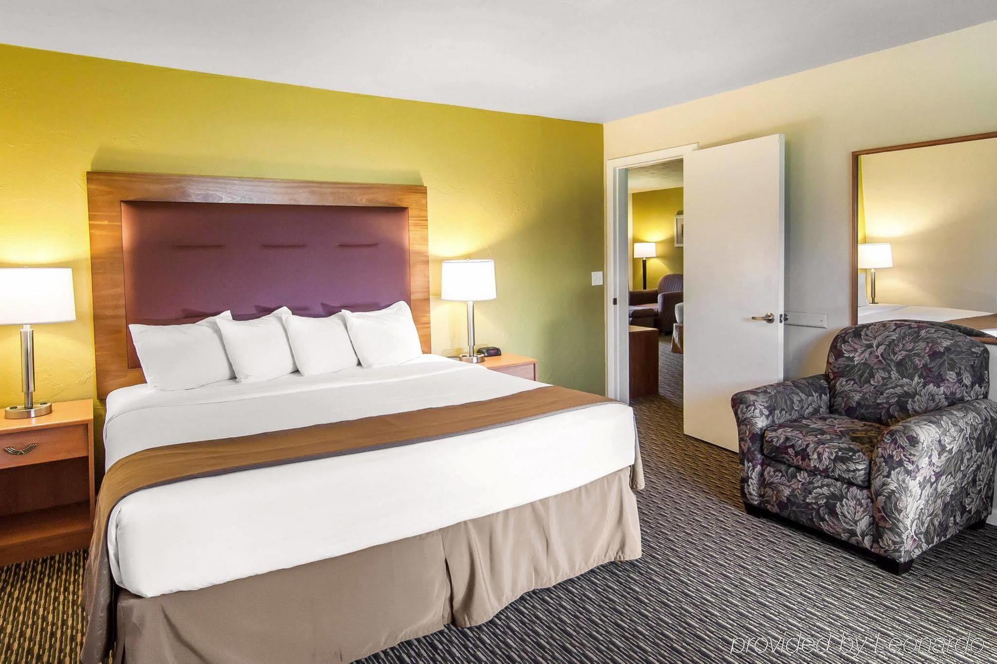 Quality Inn & Suites At Coos Bay North Bend Bagian luar foto