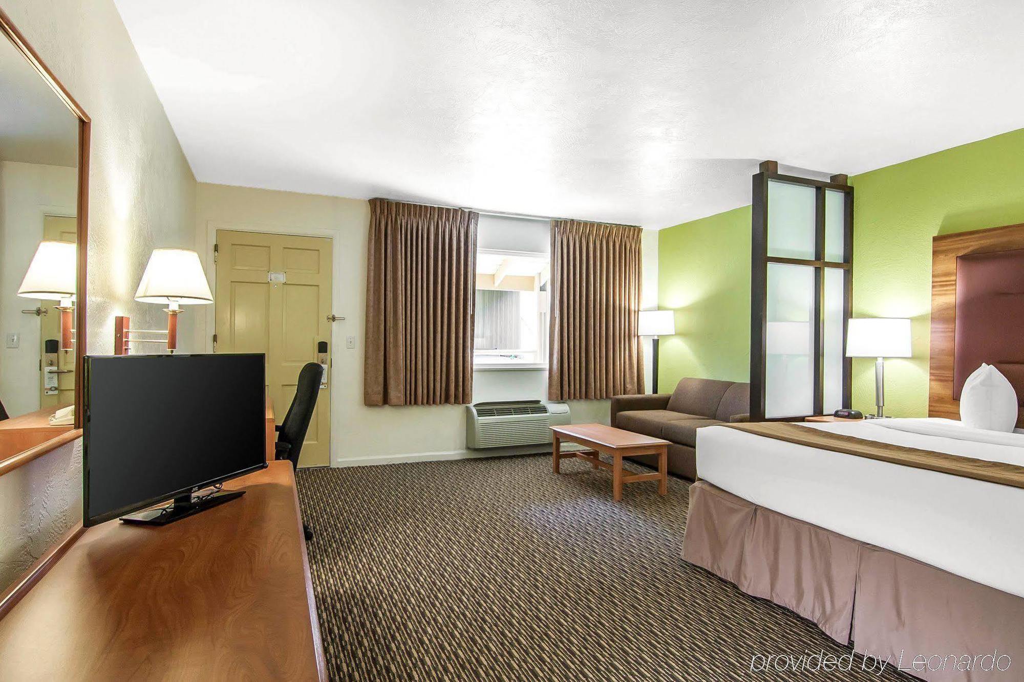 Quality Inn & Suites At Coos Bay North Bend Bagian luar foto